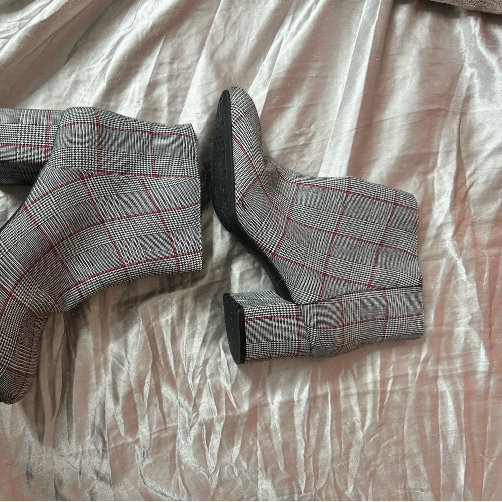 Like new only wore once boot heels